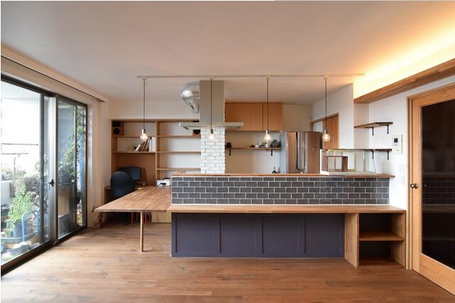 以厨房为居室活动中心的现代简约空间设计