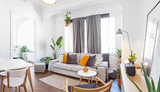 西班牙清爽温馨光线充足的现代室内空间设计