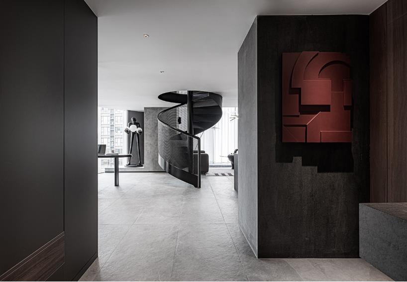 有品位有质感彰显优雅的暗色现代loft公寓设计